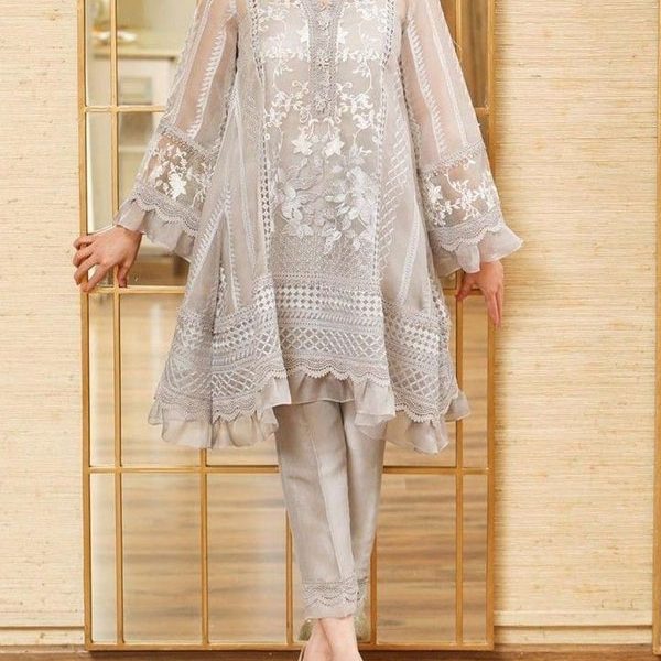 Lace temperament simple and elegant ladies suit